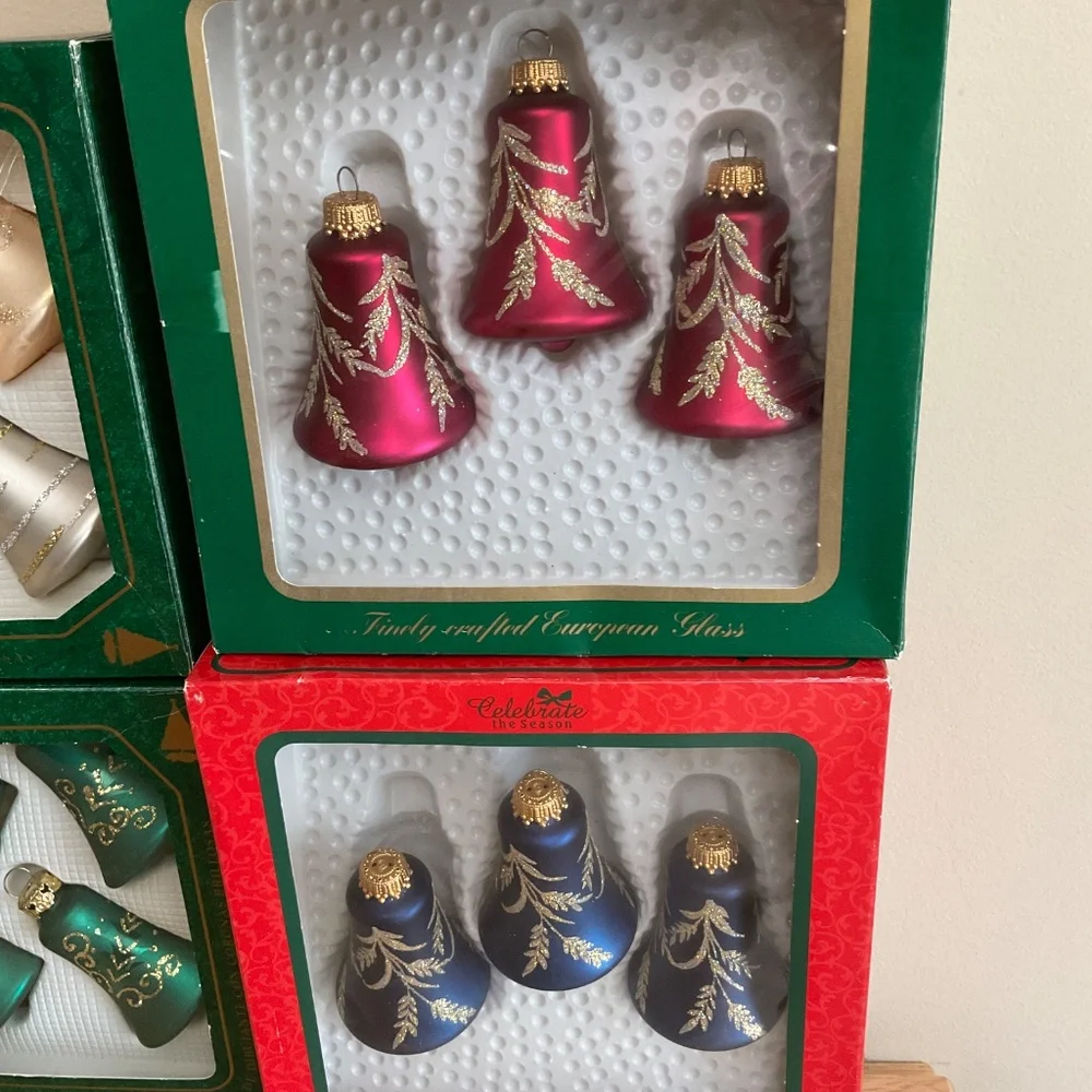 ✨  Sears Roebuck Christmas Bell Ornaments – 1980s European Glass Set of 20 Bells - Picture 2 of 8